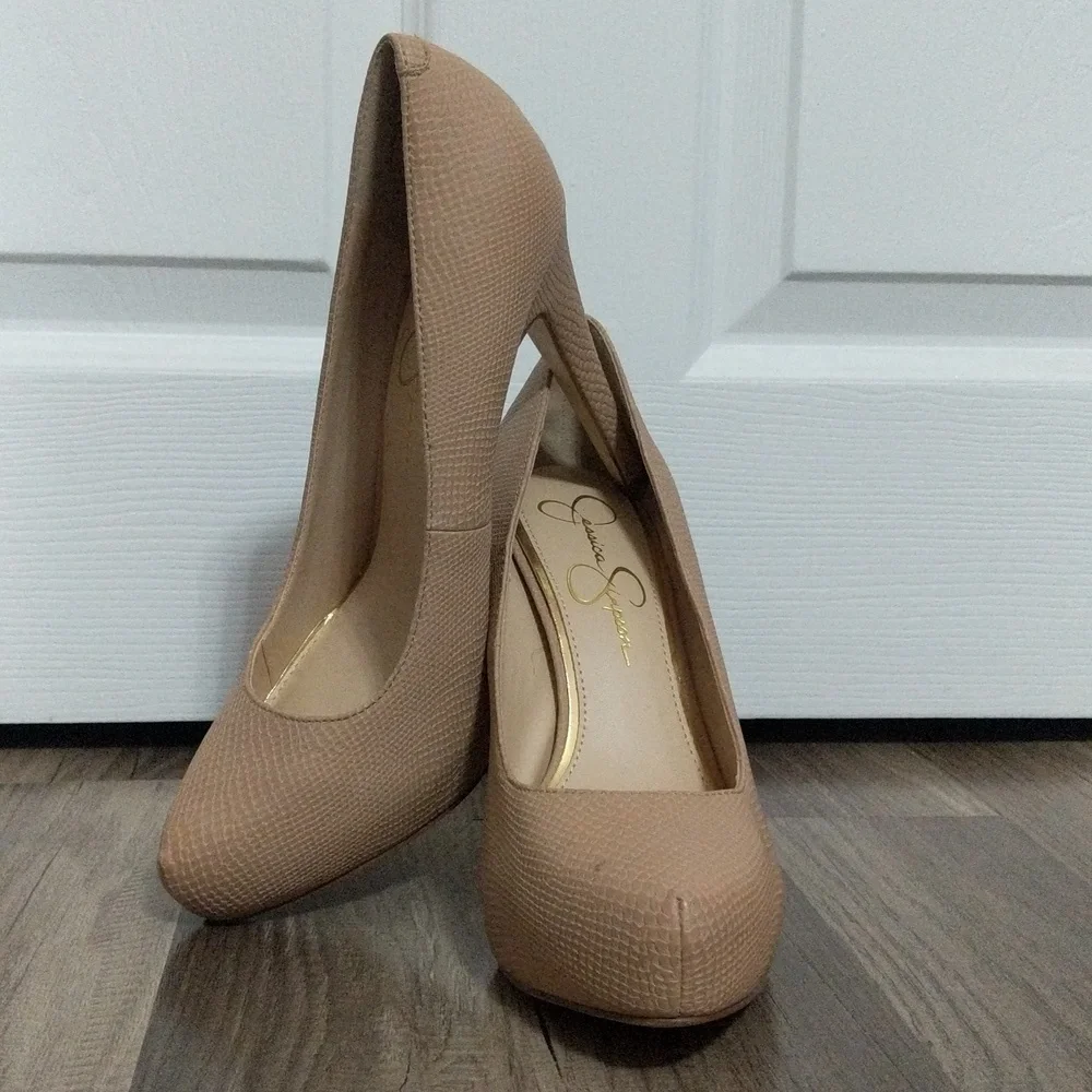 #283Jessica Simpson Women's Tobee Platform Pump Soft Tan Color. 4" Heel Size: 8M - Picture 1 of 12